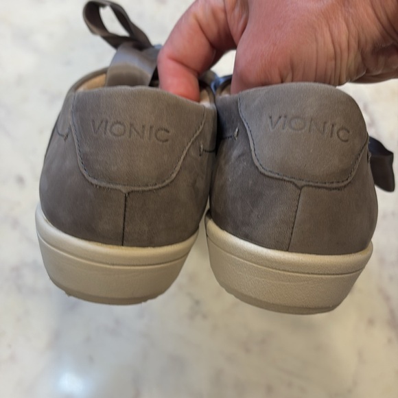 Vionic grey Nubuck tennies in grey Size 10 - Picture 6 of 7